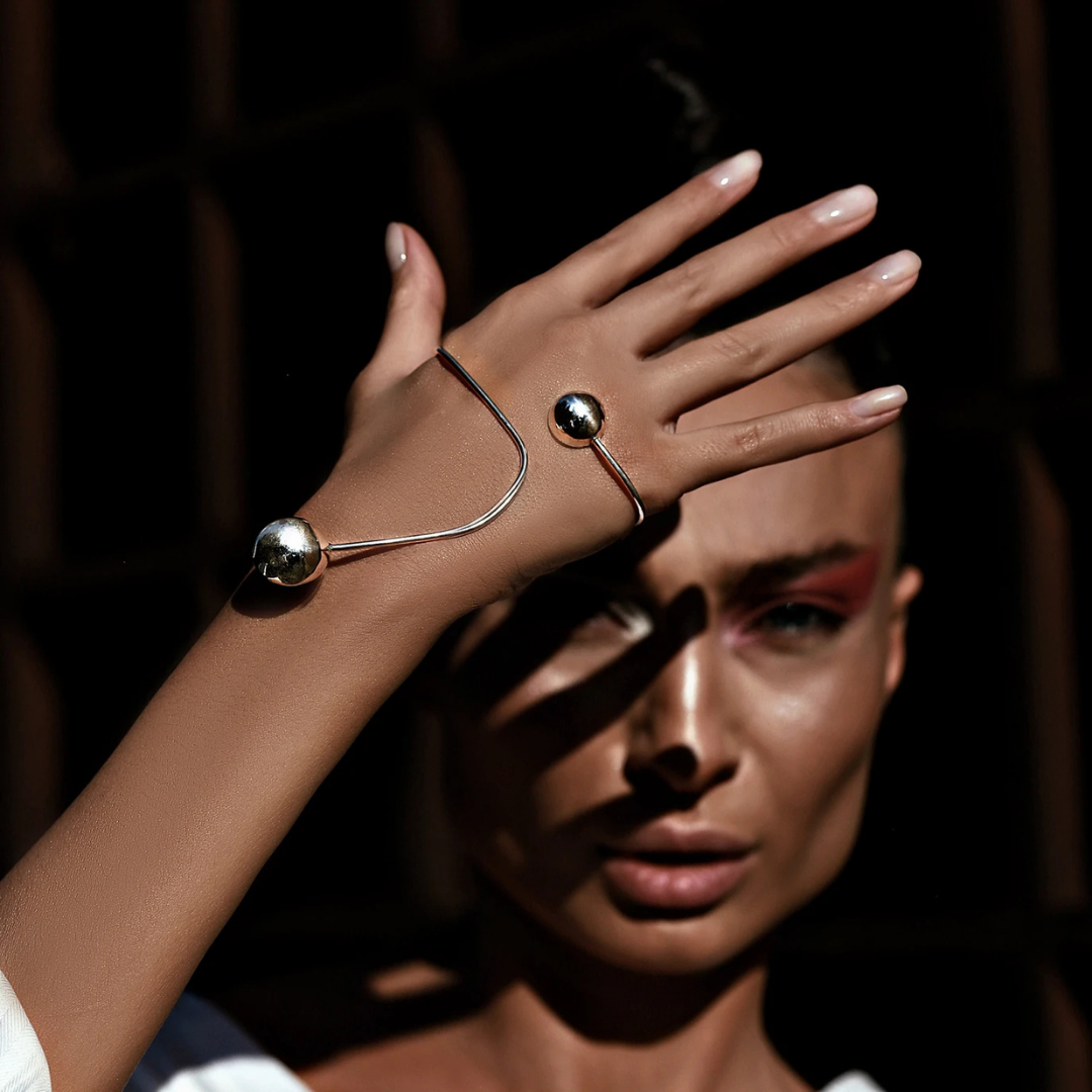 Two sphere bracelet silver