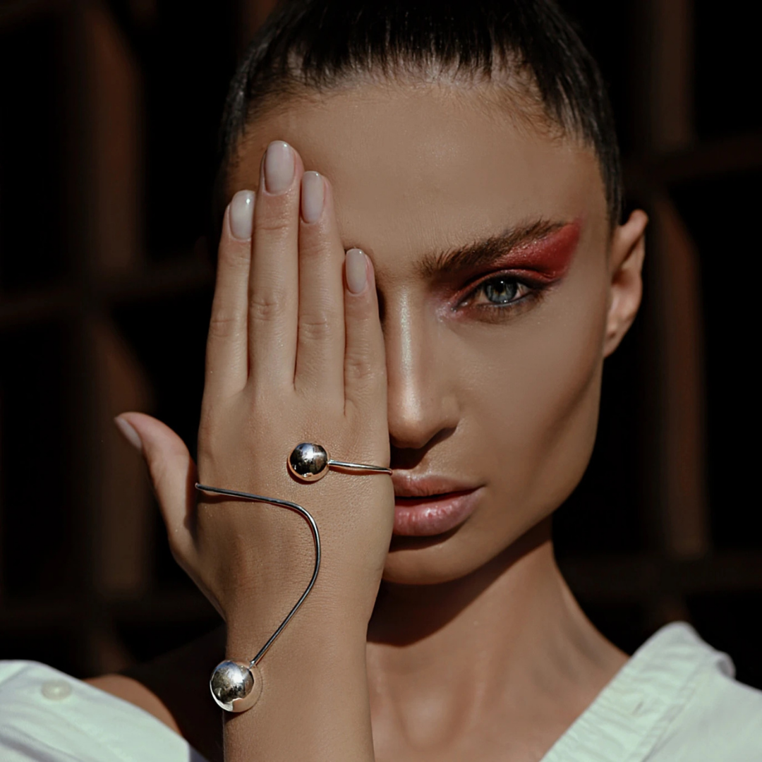 Two sphere bracelet silver