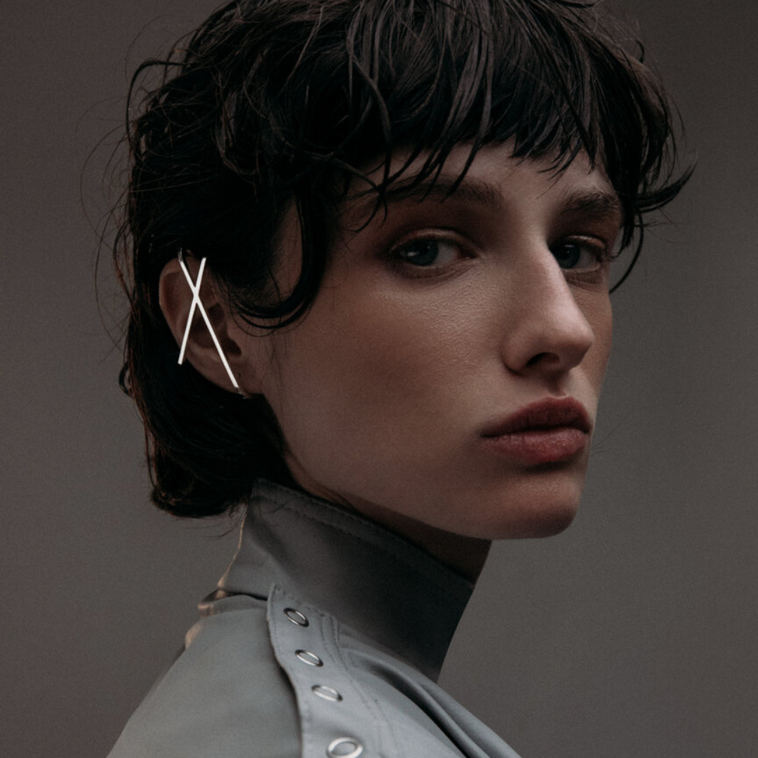 X-shaped mono earring in sterling silver