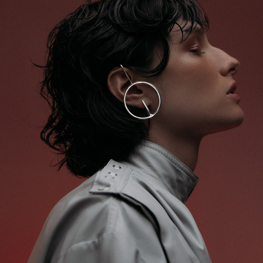 Sterling silver circle mono earring

