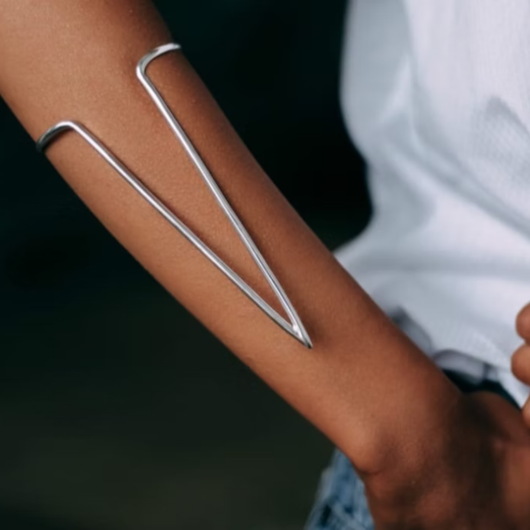 V shaped bracelet silver