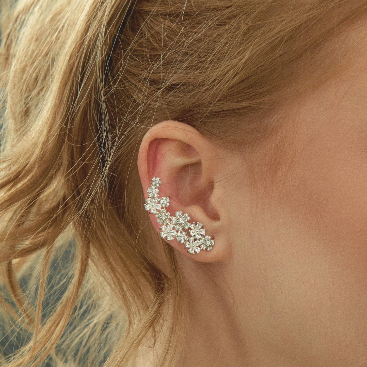 AVIVAH CLIMBING EARRING