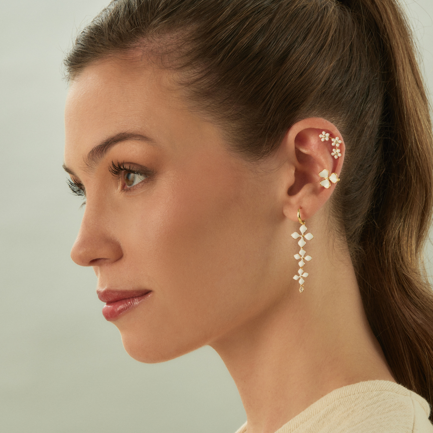 EAR CUFF WHITE LOTUS