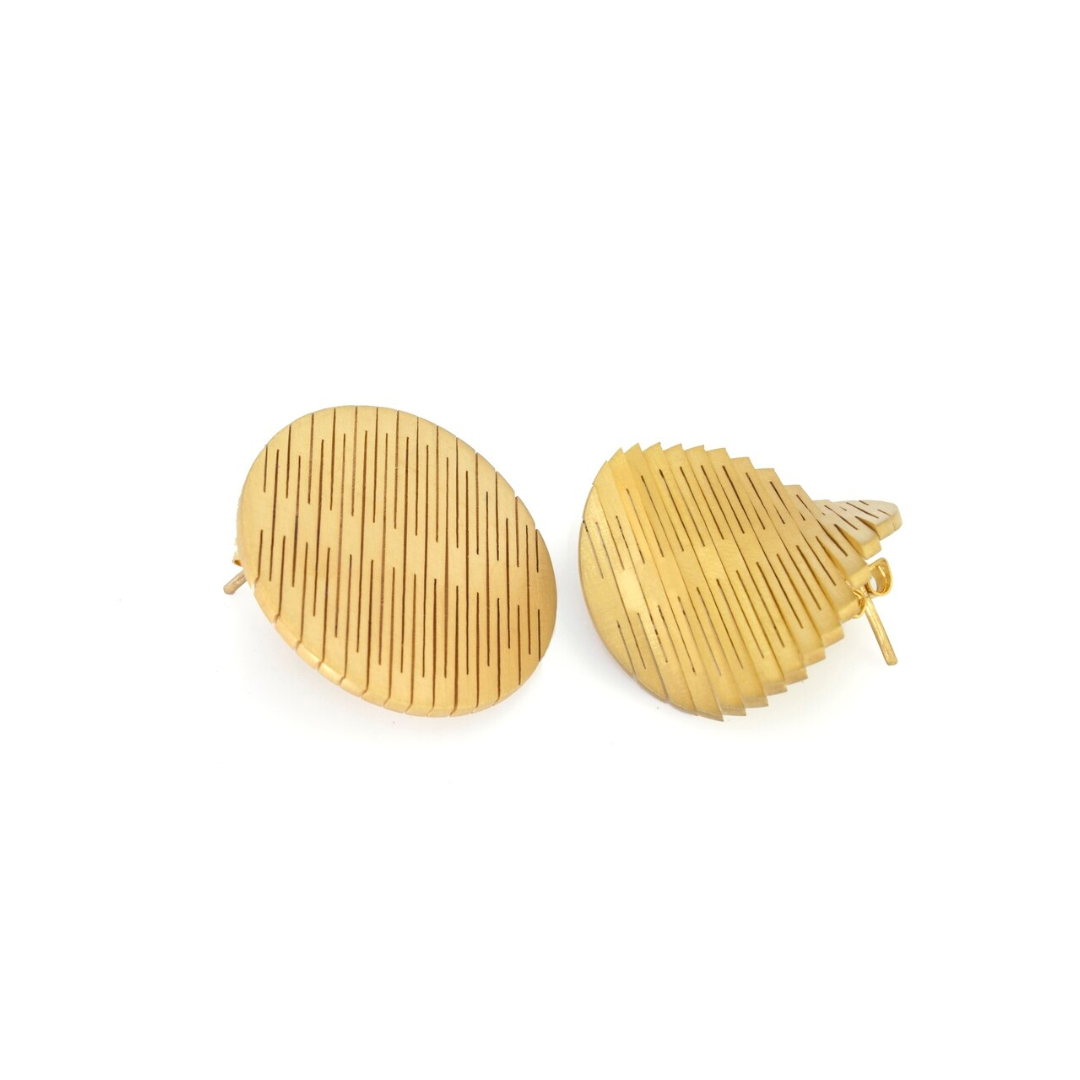 Minimal gold plated small circle earrings with fine horizontal etching from the LIQUIFY collection

