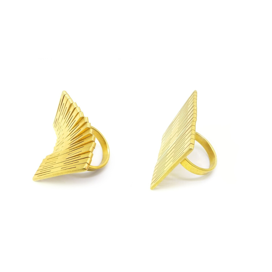 Statement square ring in gold plated brass featuring linear texture, from the LIQUIFY collection

