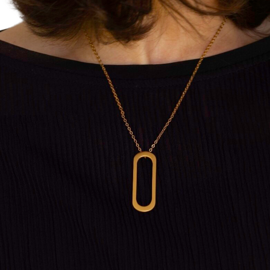 O shape gold plated brass pendant necklace in modern minimal design, part of bendable imitation jewelry collection
