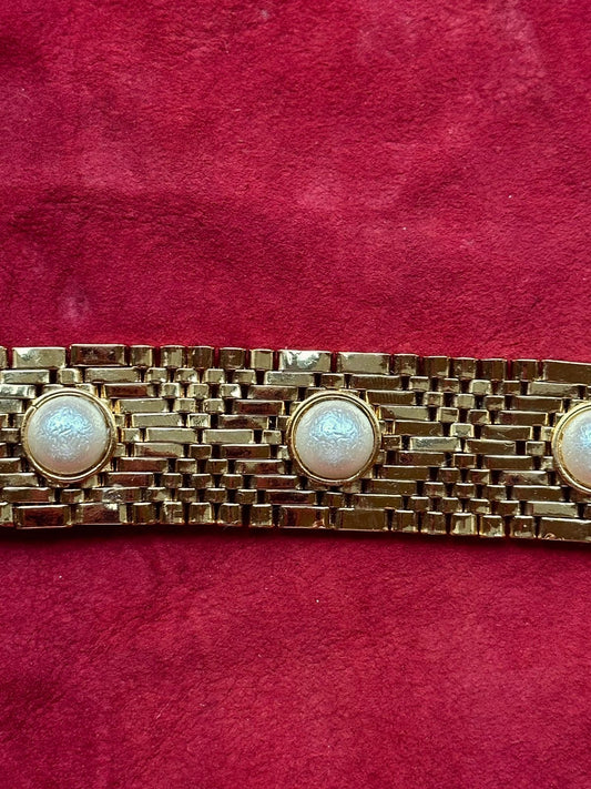Thick Gold Choker with Pearls